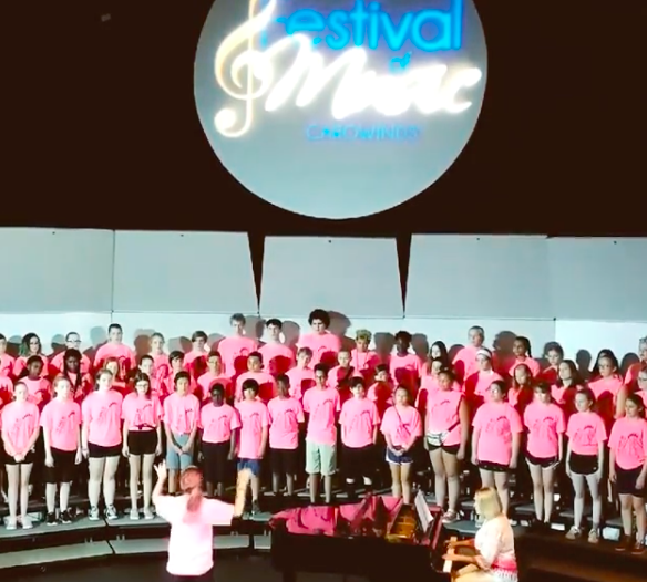 Katie Hardwick, Choral Director and the Cane Bay Middle School Choir - Festival of Music at Carowinds